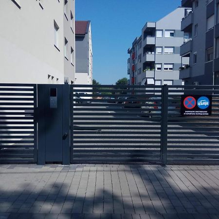 Apartment Cherry Gold Зренянин Екстер'єр фото